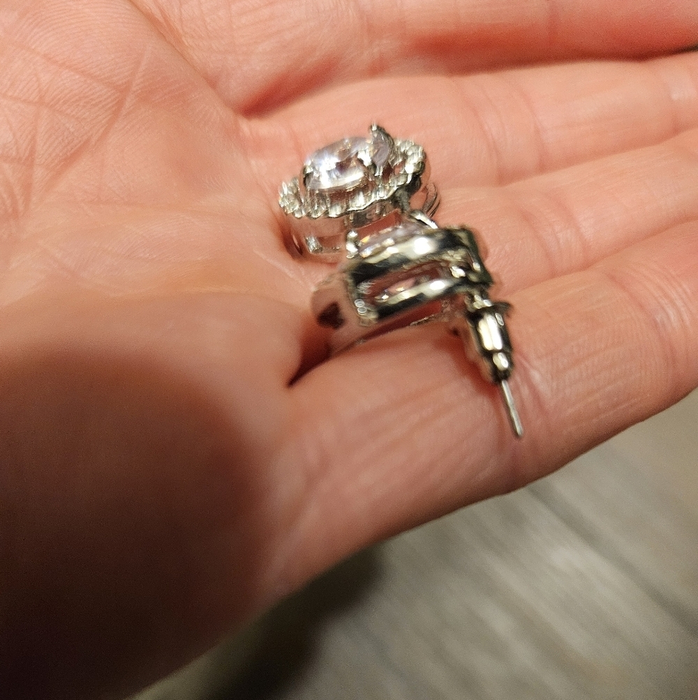 NEW Silver Crystal Halo Style Stud Earrings - Picture 4 of 7